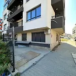 Raspberry Stylish Apartment & Free Underground Parking