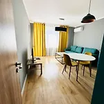 Raspberry Stylish Apartment & Free Underground Parking