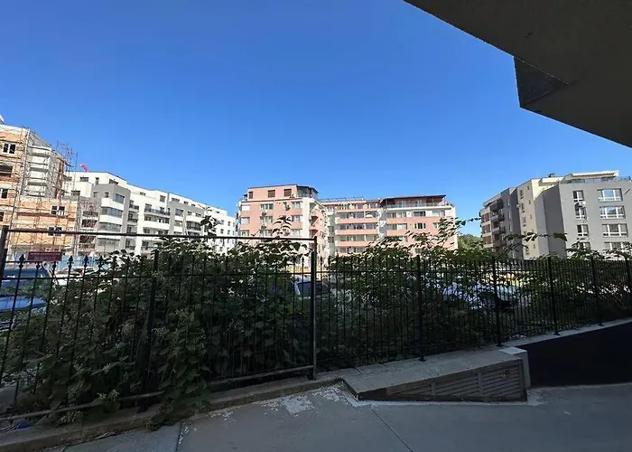 Raspberry Stylish Apartment & Free Underground Parking
