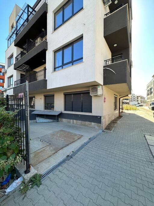 Raspberry Stylish & Free Underground Parking Appartement