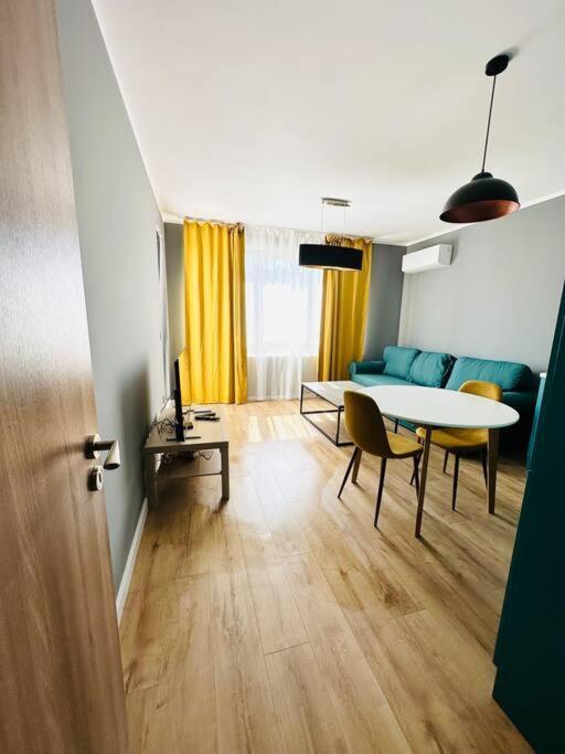 Raspberry Stylish & Free Underground Parking Appartement